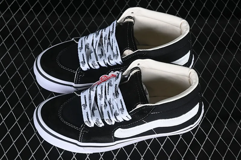 All categories Vans Vans series Vans Mid Vans China HommeGirls x Vans Sk8-Mid Fashionable and versatile mid-top casual vulcanized sneakers VN000NBNCJK